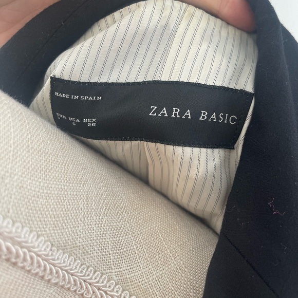 Zara Elegant Black Blazer with Silver Accent - Picture 5 of 7
